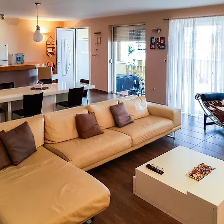 Ljubica בית הארחה פאקוסטאן