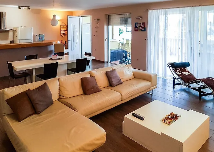 Ljubica بيت ضيافة باكوشتاني