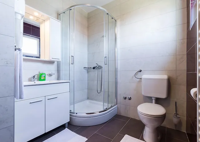 Ljubica بيت ضيافة 4*