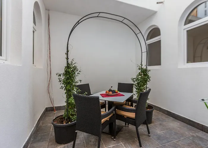 Ljubica بيت ضيافة